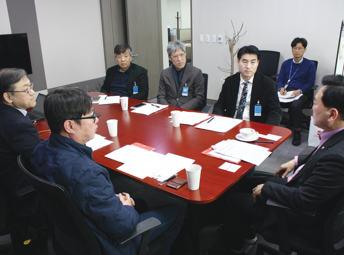 캐릭터와 산업 범위를 명확히 정의해야...